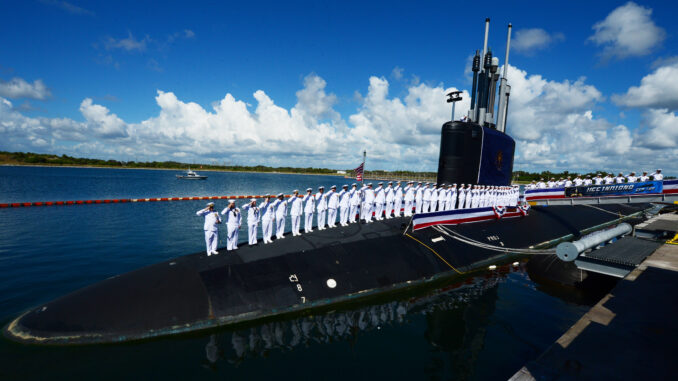 طاقم الغواصة الحربية USS Indiana SSN 789