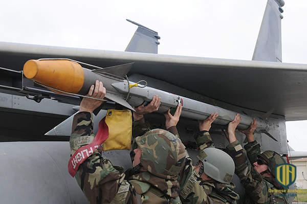 صاروخ من طراز "AIM-9X Block II Captive Air"