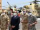 الرئيس السيسي متوسطاً قادة من الجيش المصري