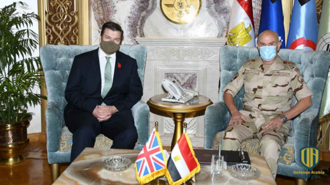 الفريق محمد فريد رئيس أركان حرب القوات المسلحة يلتقى بوزير الدولة للقوات المسلحة البريطانية