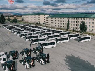 حافلات ومعدات عسكرية