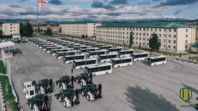 حافلات ومعدات عسكرية
