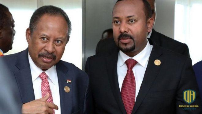 رئيس الوزراء الإثيوبي أبي آحمد (إلى اليمين) ورئيس الوزراء السوداني عبد الله حمدوك.