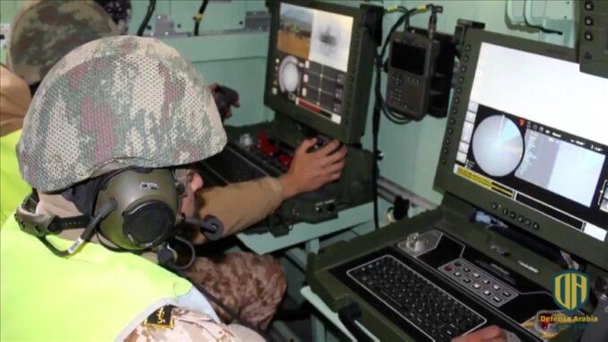 عسكريين ليبيين يتدربون على أنظمة الدفاع الجوي (وكالة الأناضول)