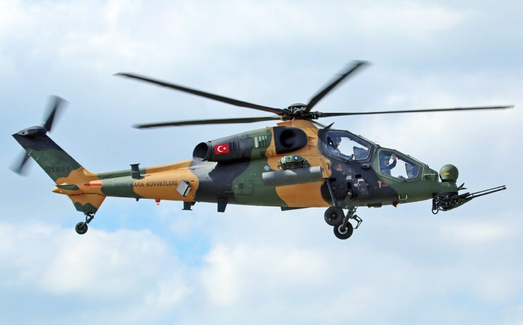 طائرة هليكوبتر هجومية تركية الصنع من طراز "ATAK"