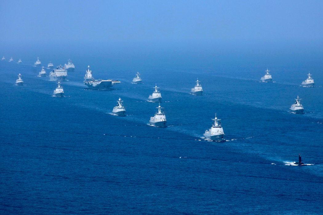 وحدات بحرية تابعة للجيش الصيني تجري استعراضا عسكريا ضخما بالقرب من مضيق تايوان