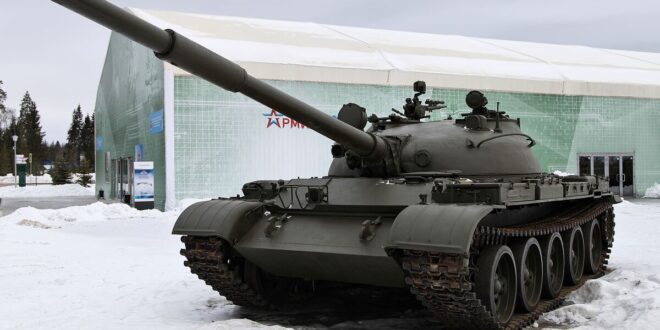دبابة من طراز "تي-62"