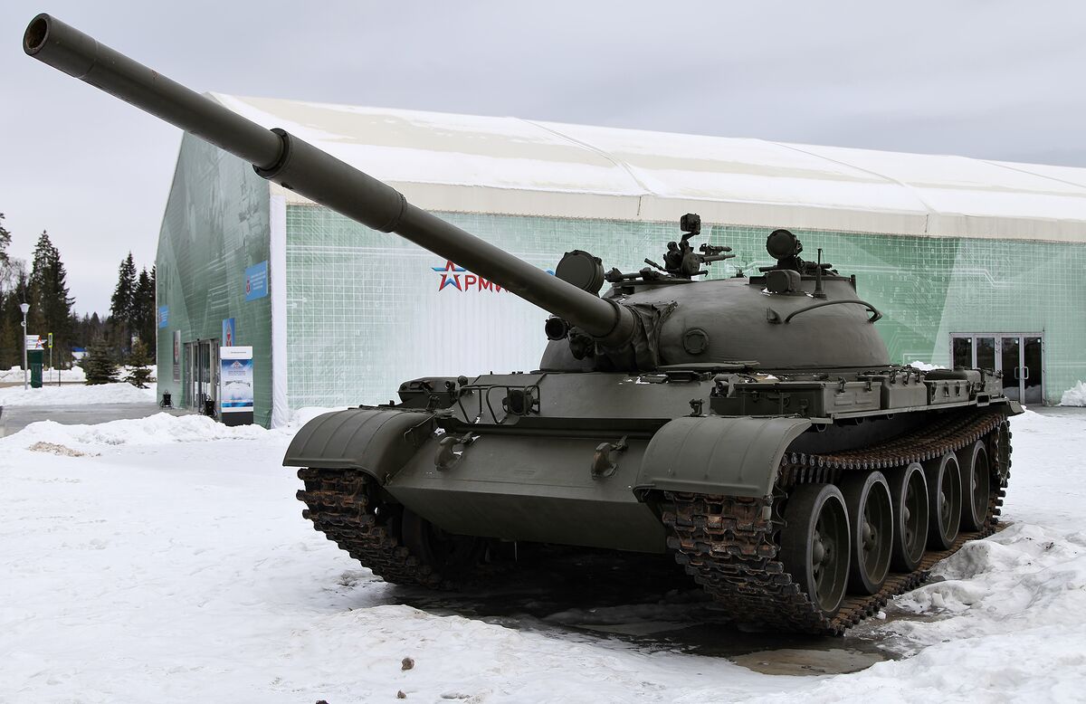 دبابة من طراز "تي-62"