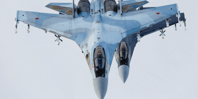 وسط تصاعد التوترات مع الناتو.. روسيا ترسل مقاتلات سو-35 إلى بيلاروسيا (فيديو)