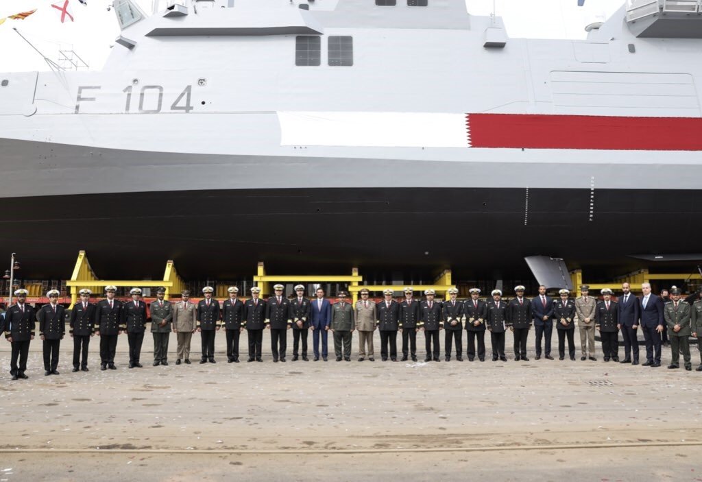 القوات البحرية الأميرية تدشن السفينة الحربية (سميسمة)