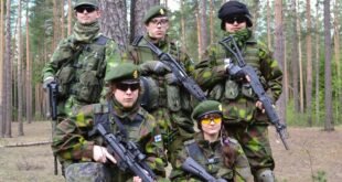 افراد من الجيش الفنلندي