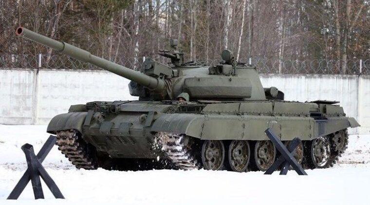 دبابة من طراز "تي-62 إم"