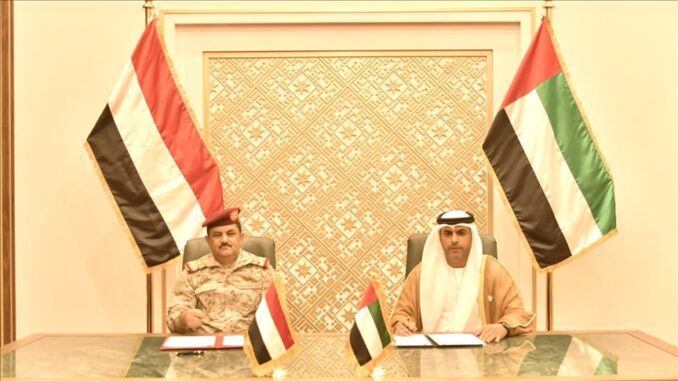 وزير الدفاع اليمني محسن الداعري، ووزير العدل الإماراتي عبد الله النعيمي
