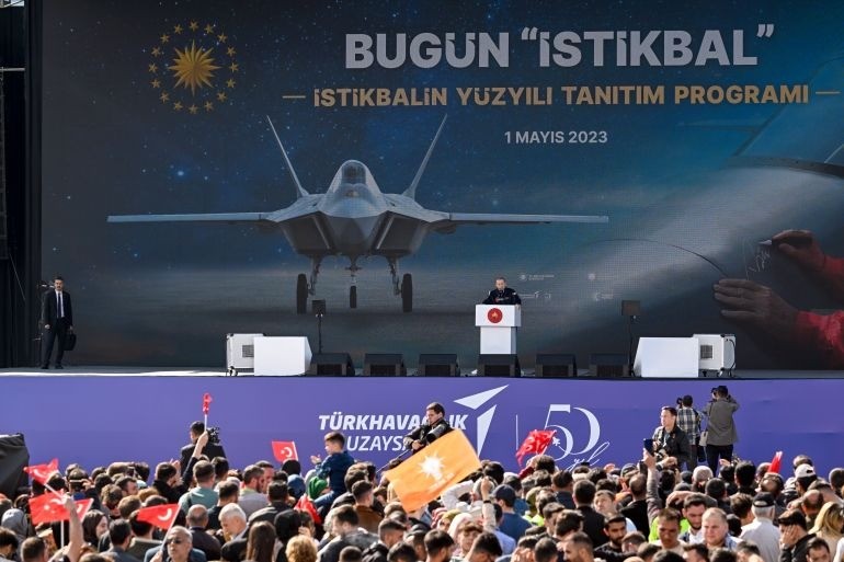أردوغان كشف عن اسم المقاتلة التركية الوطنية “قآن” (الأناضول)