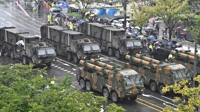 كوريا الجنوبية تنظم عرضاً عسكرياً واسع النطاق