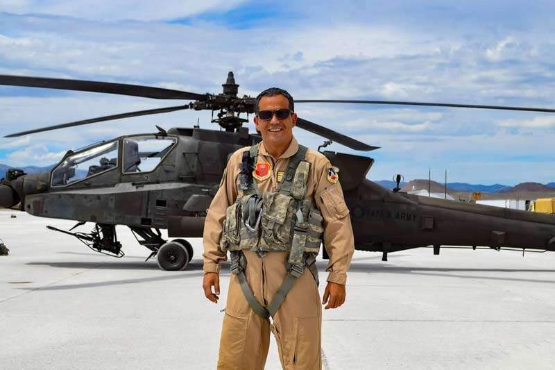 طائرة مروحية من طراز AH-64E "أباتشي"