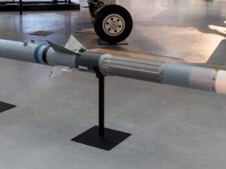 صواريخ من طراز "AIM-120C-8"