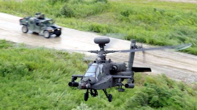 مروحية هجومية من طراز AH-64E