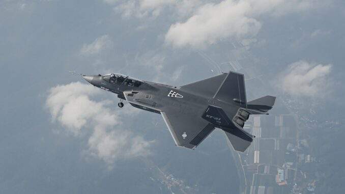 مقاتلة KF-21 "بورايم" خلال إحدى رحلاتها التجريبية