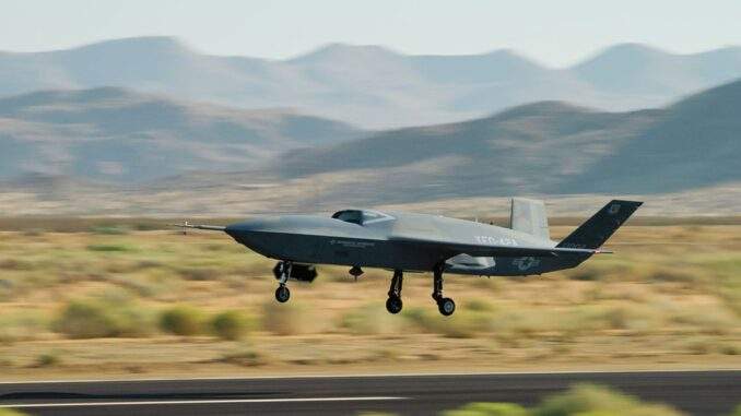 الطائرة غير المأهولة YFQ-42A