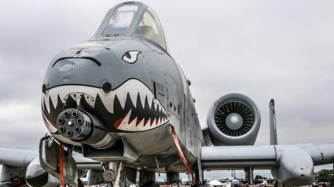الطائرة الهجومية "إيه-10 ثاندر بولت الثانية" (A-10 Thunderbolt II)