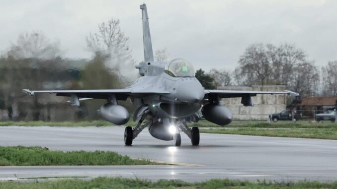 أول مقاتلة F-16 فايبر تابعة للقوات الجوية البلغارية