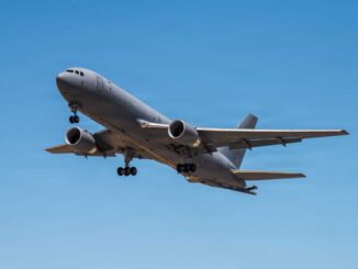 طائرة تزويد بالوقود جواً من طراز KC-46A بيغاسوس التابعة لصفقة قطر